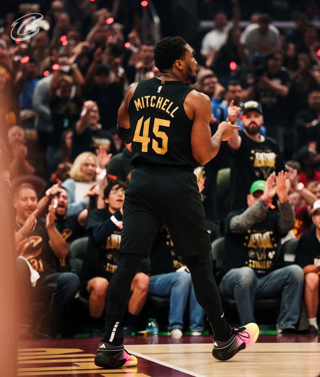 西汉姆训练开放日，今晚伤情更新引欢呼，NBA季后赛在即，纪律约束更严格(今日2013nba季后赛勇士马刺)-亚博在线入口